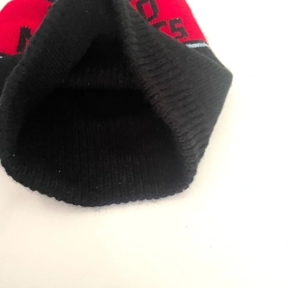 LIQUID MECHANICS black knit Pom Pom beanie adult size